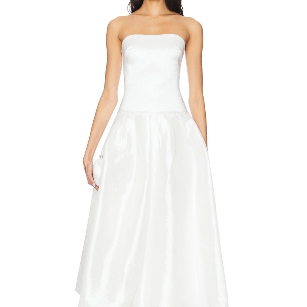 Elegant White Strapless Dress